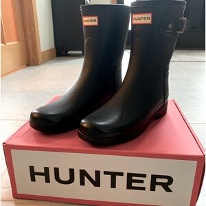 HUNTER WOMENS ORIGINAL REFINED SHORT RAIN BOOTS BLACK SIZE 7